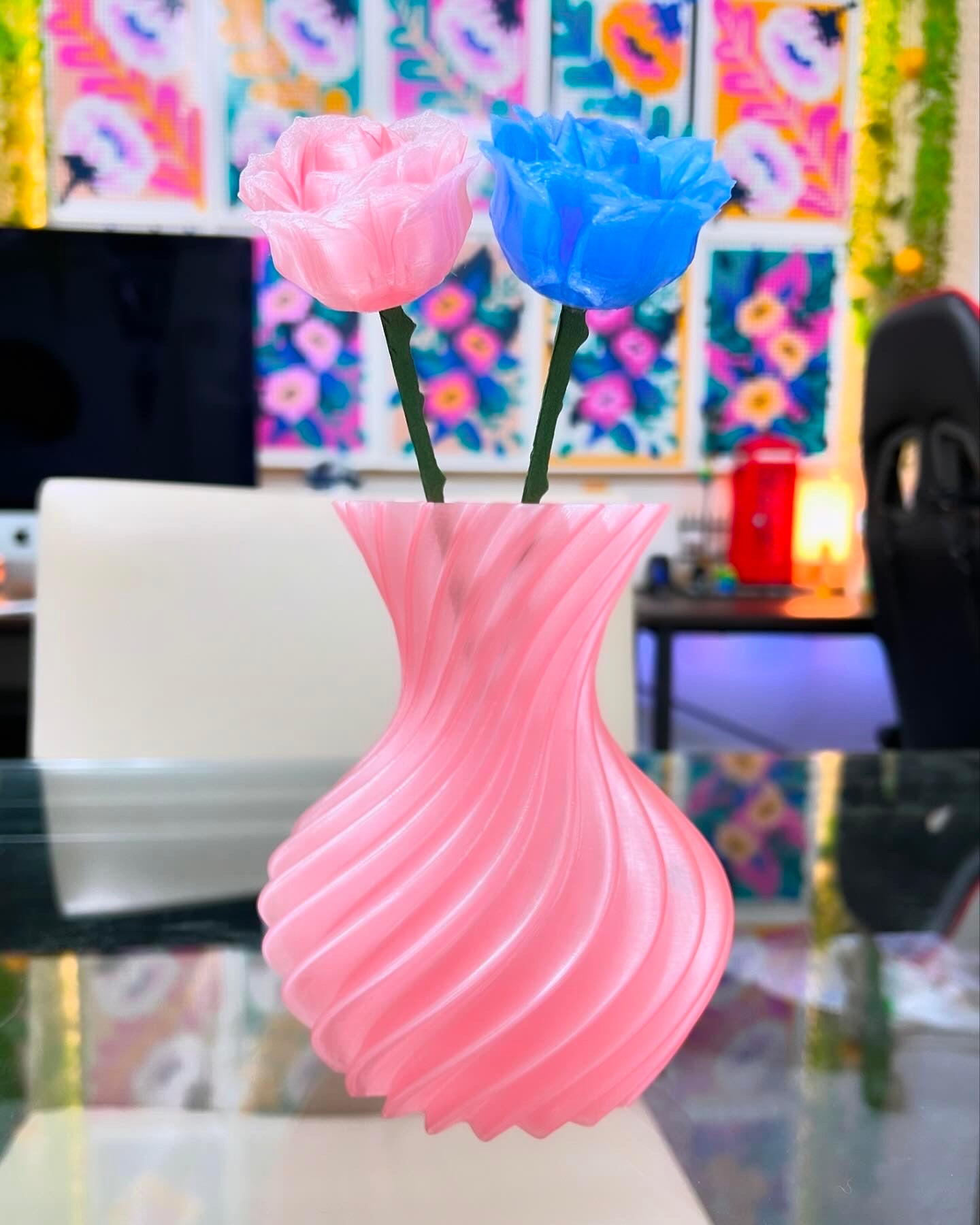 Twirl Bloom Vase – ピンクの花瓶と2色のローズセット
